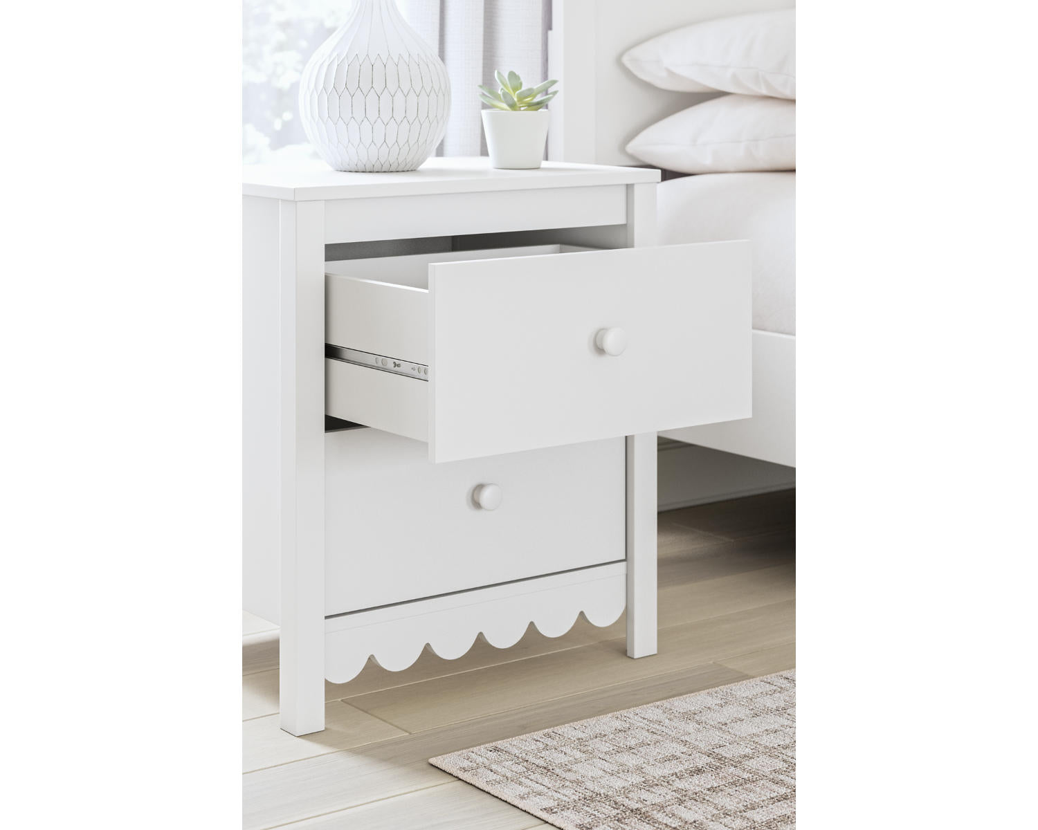 Hallityn Nightstand