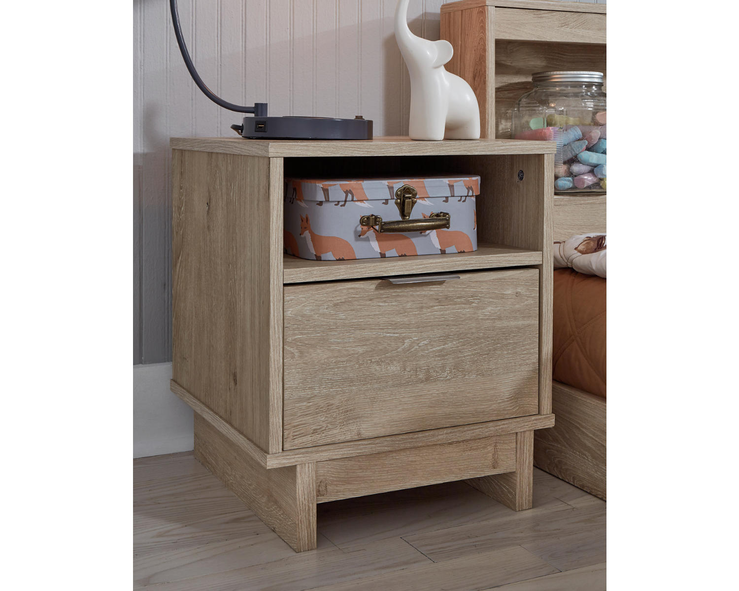 Oliah Nightstand