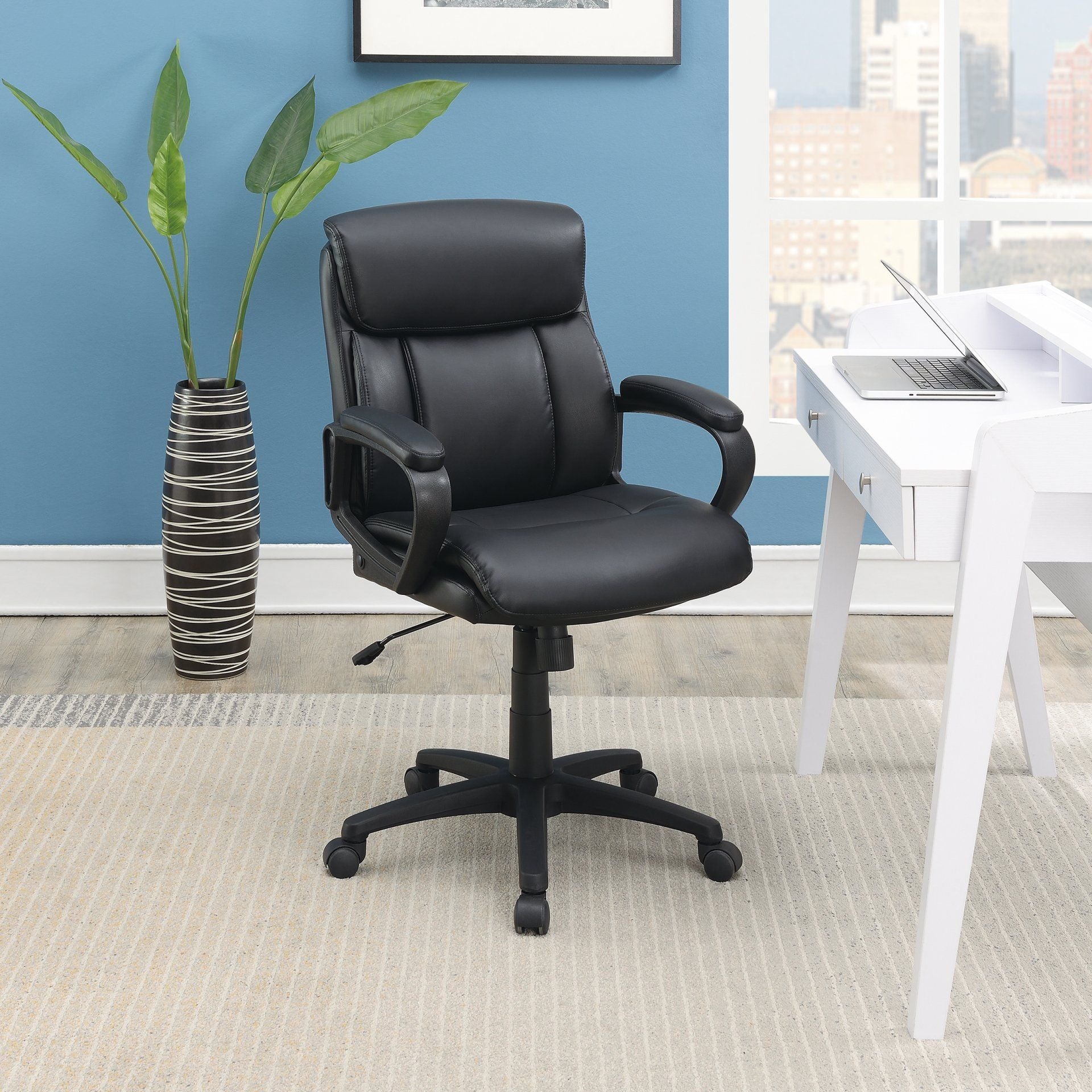 F1682 - OFFICE CHAIR/Faux Leather