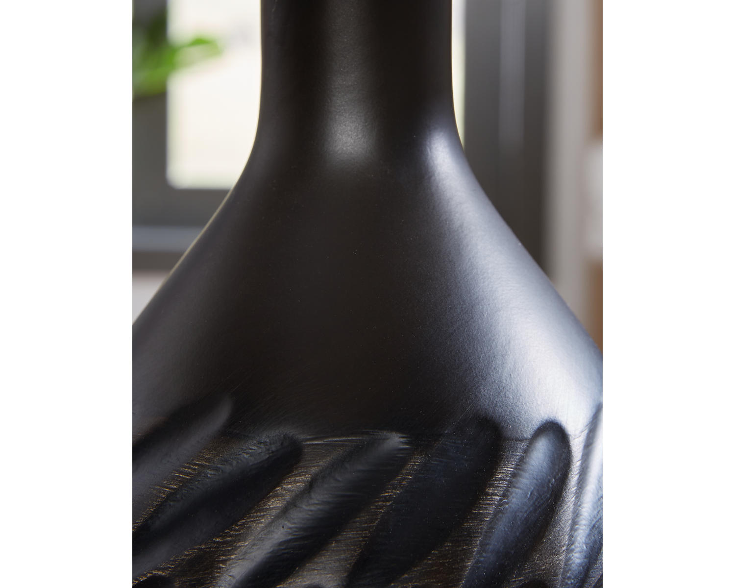 Garinton Table Lamp