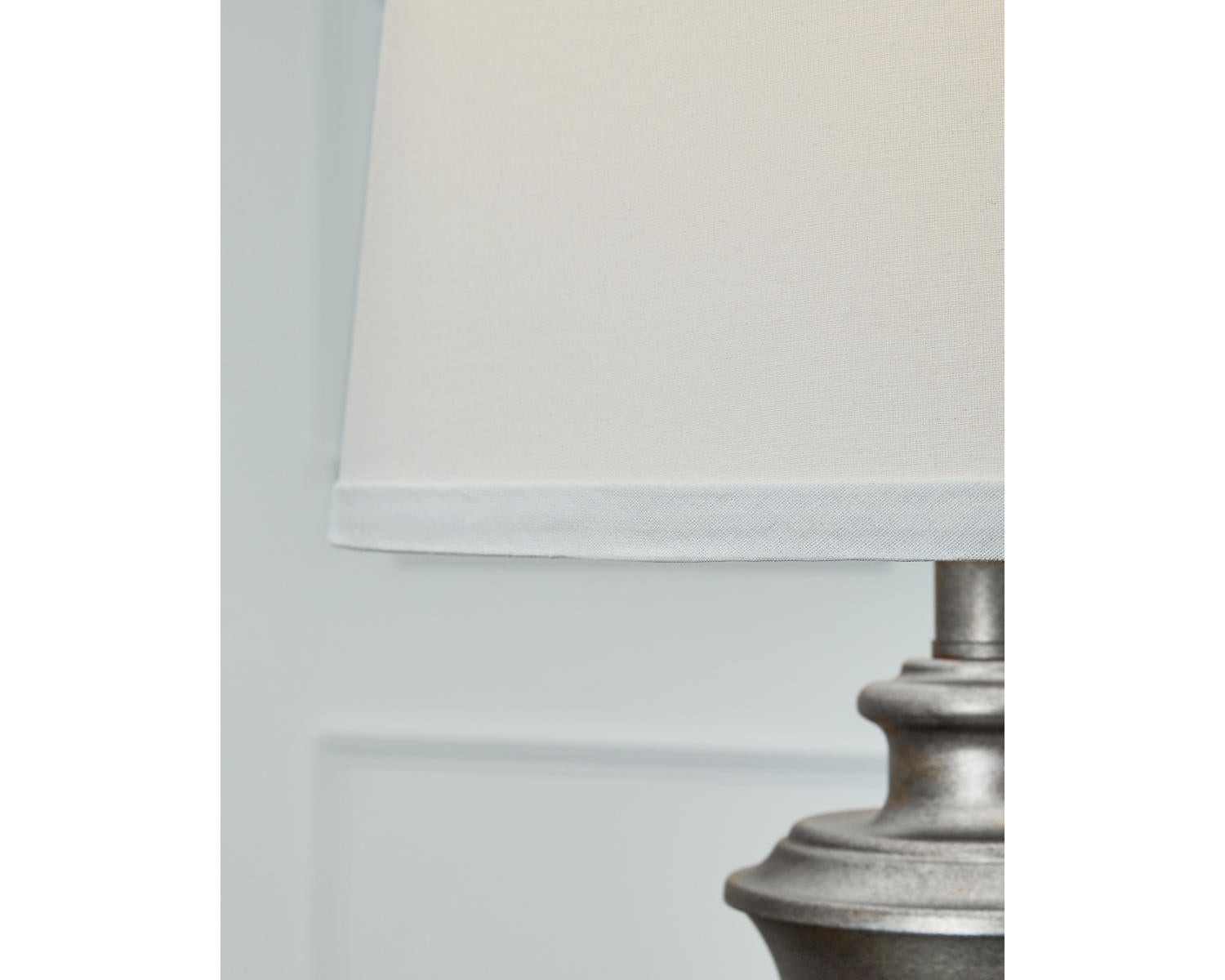 Doraley Table Lamp (Set of 2)