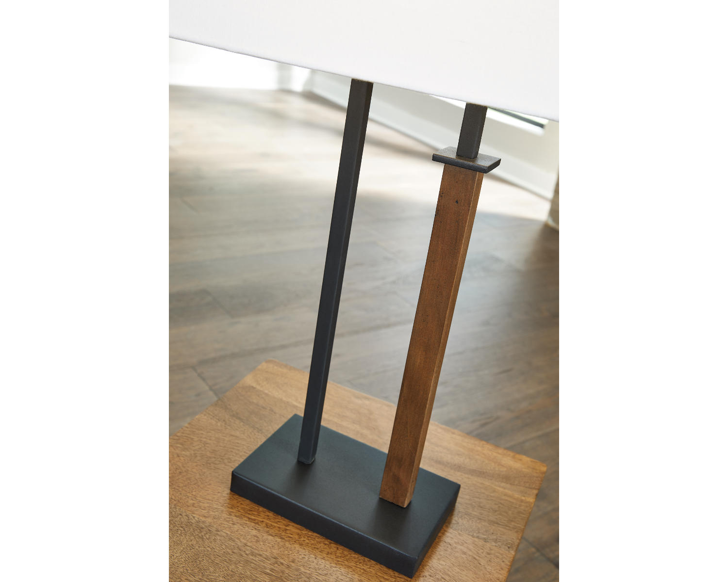 Voslen Table Lamp (Set of 2)
