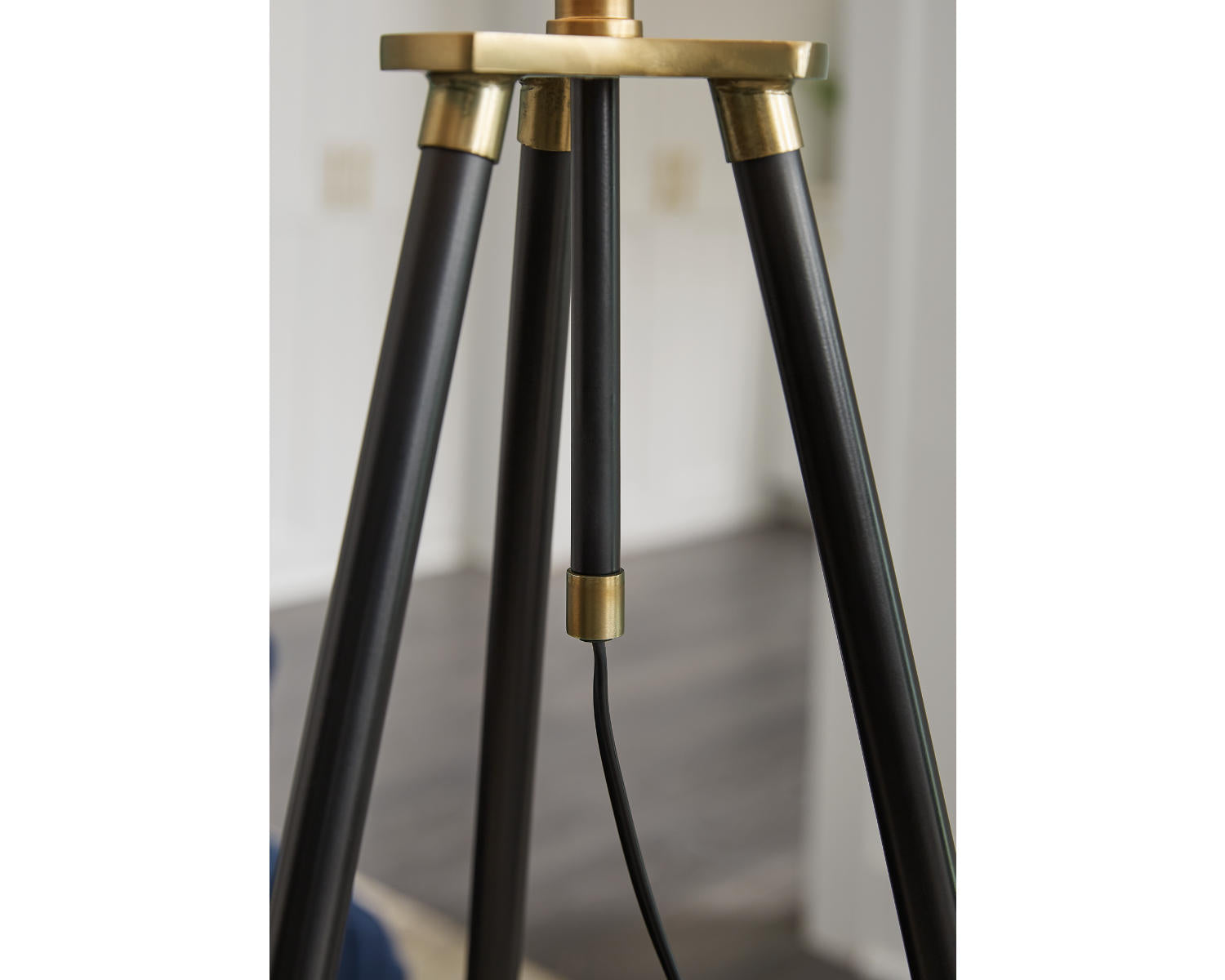 Cashner Floor Lamp