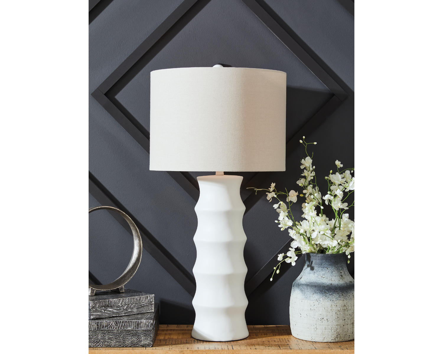 Veraleigh Table Lamp