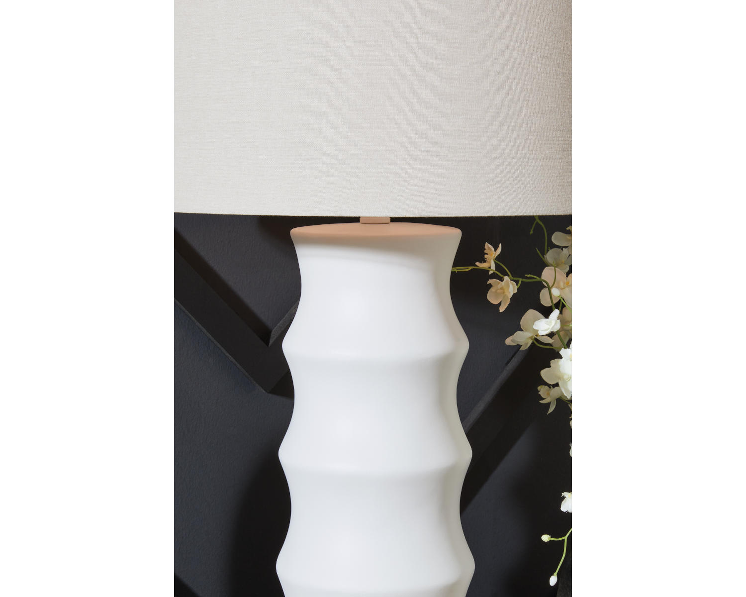 Veraleigh Table Lamp