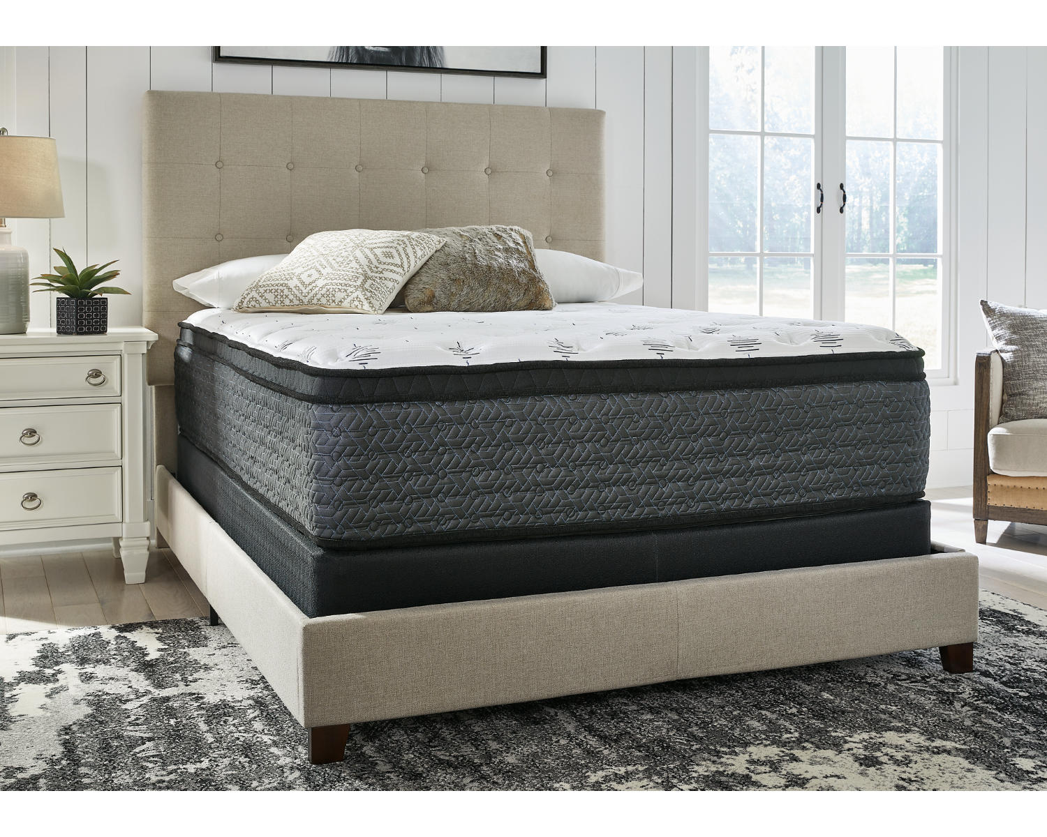 Ultra Luxury ET with Memory Foam Queen Mattress