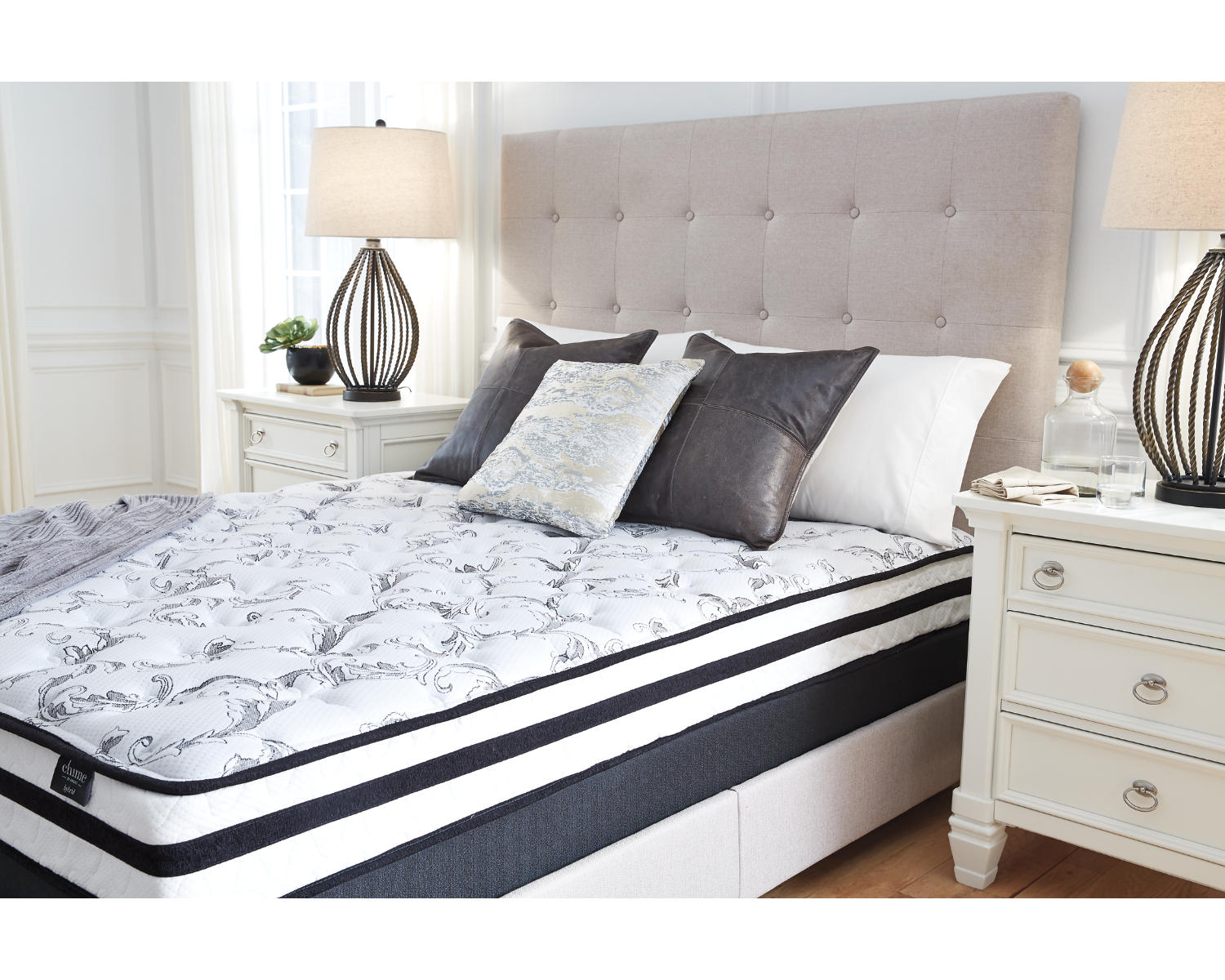 8 Inch Chime Innerspring Queen Mattress in a Box