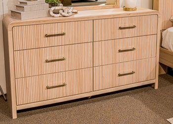 Breskatown Dresser