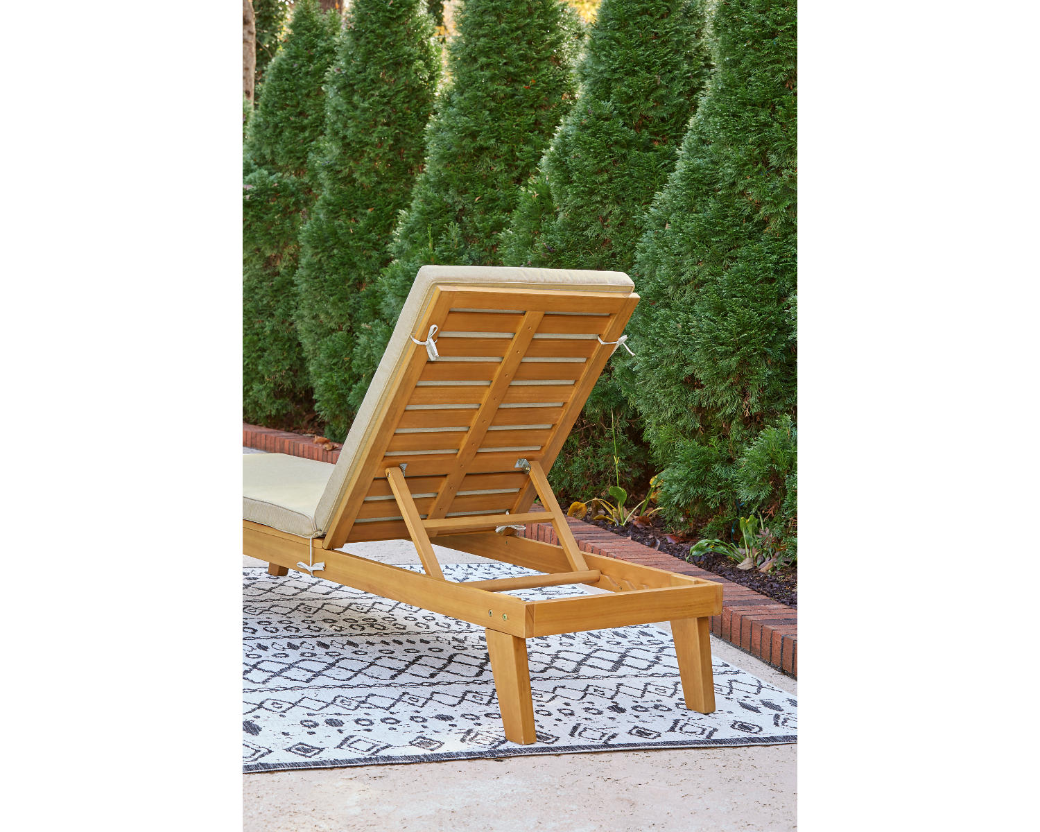 Byron Bay Chaise Lounge with Cushion