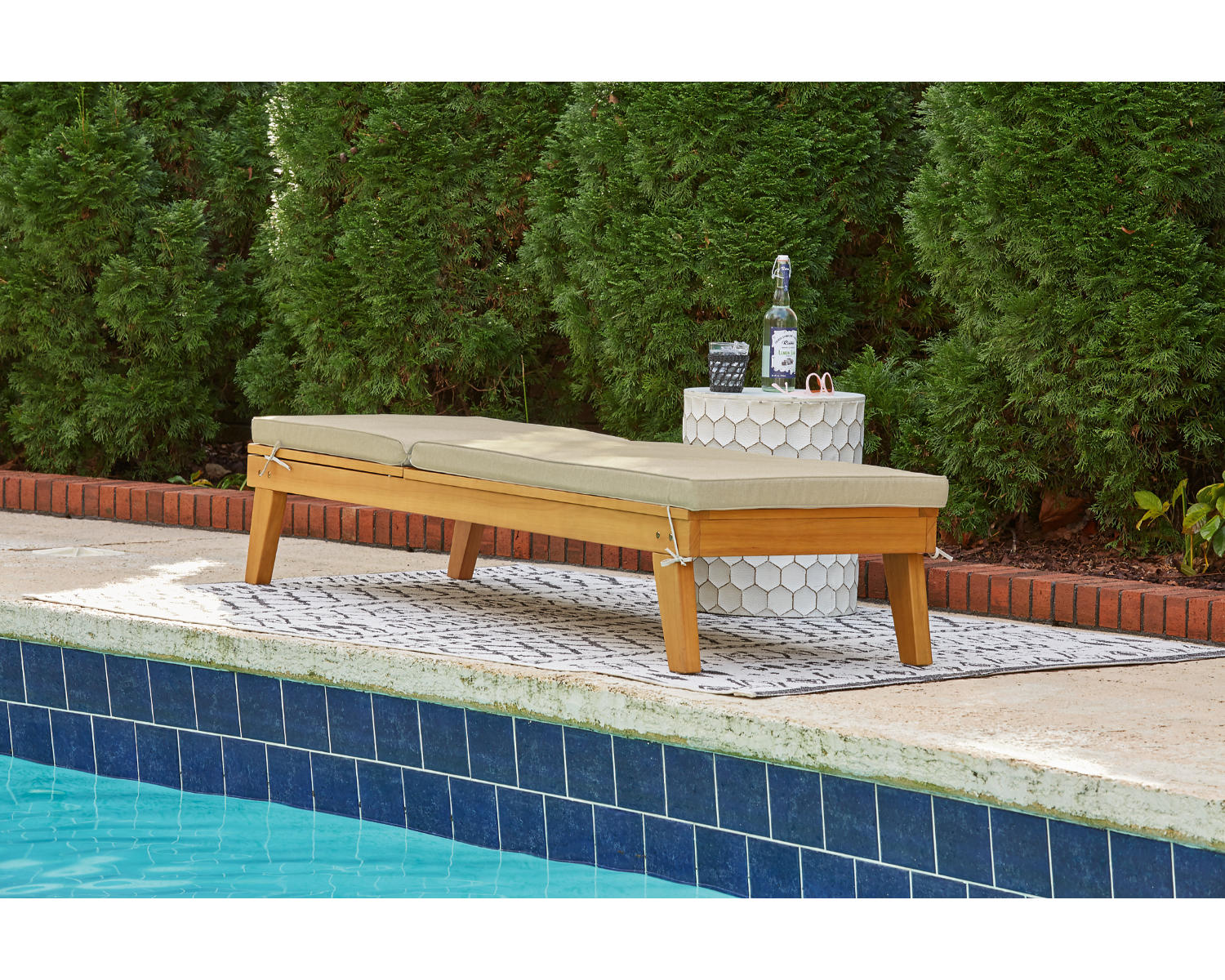 Byron Bay Chaise Lounge with Cushion