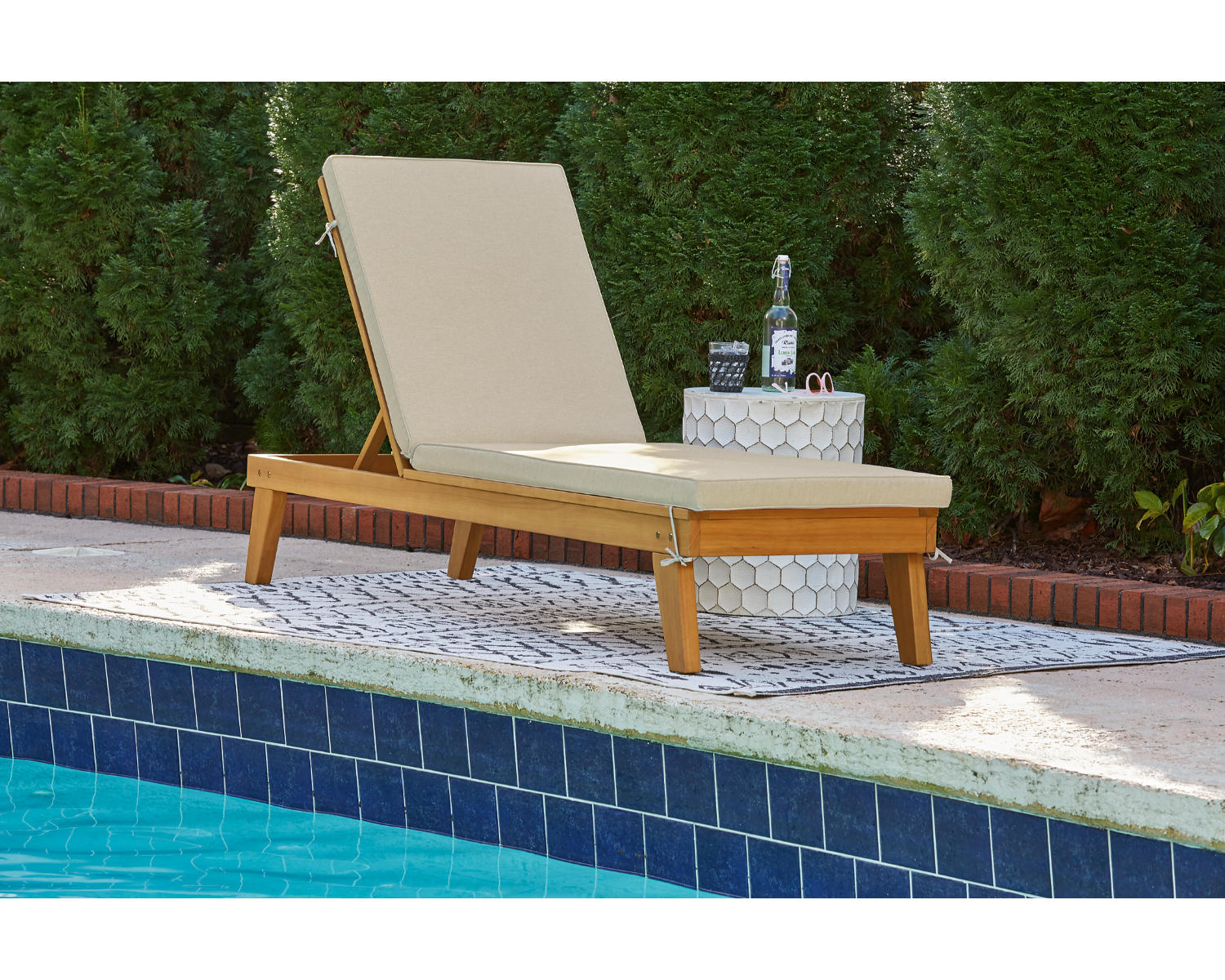 Byron Bay Chaise Lounge with Cushion