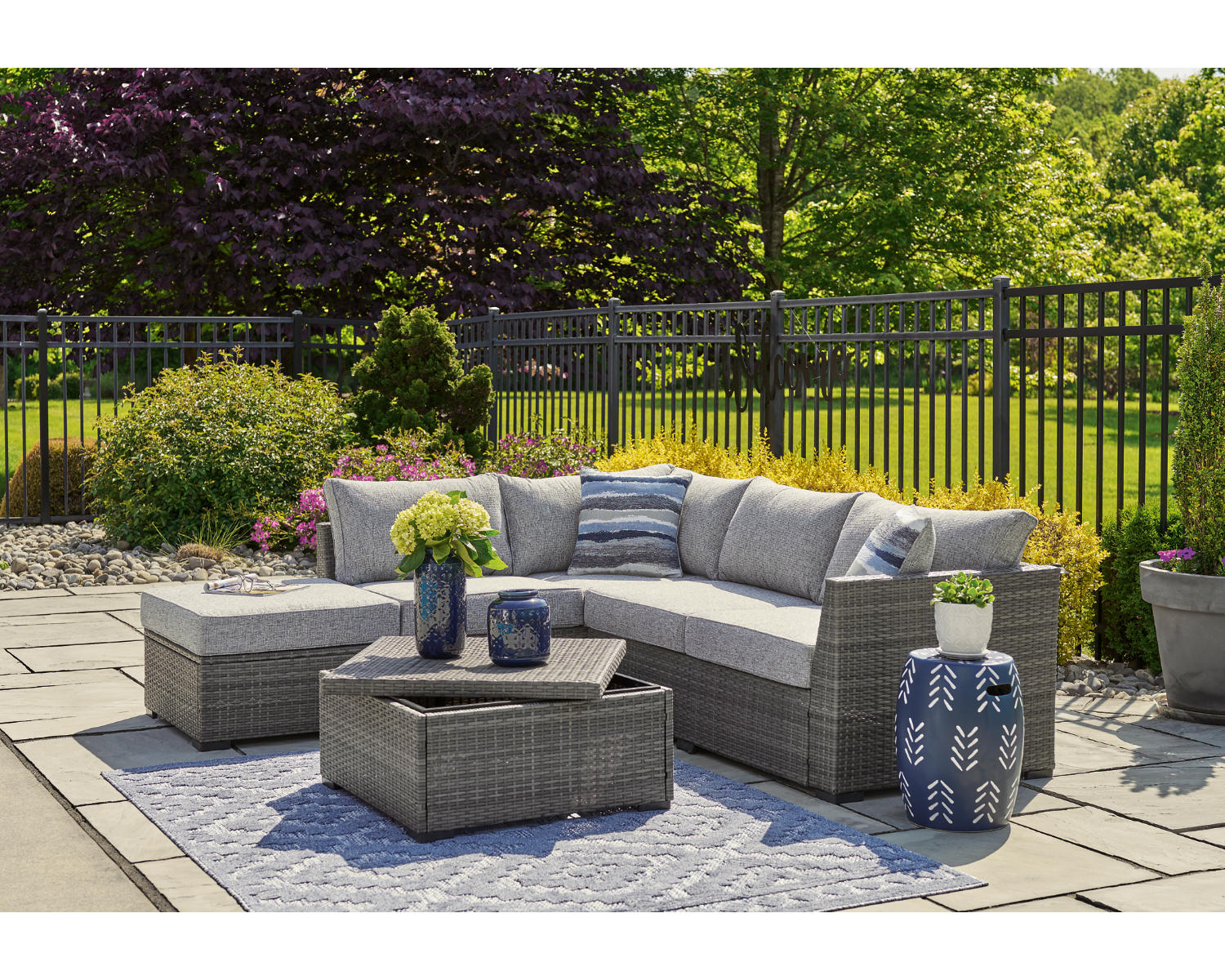 Petal Road Outdoor Loveseat Sectional/Ottoman/Table Set (Set of 4)