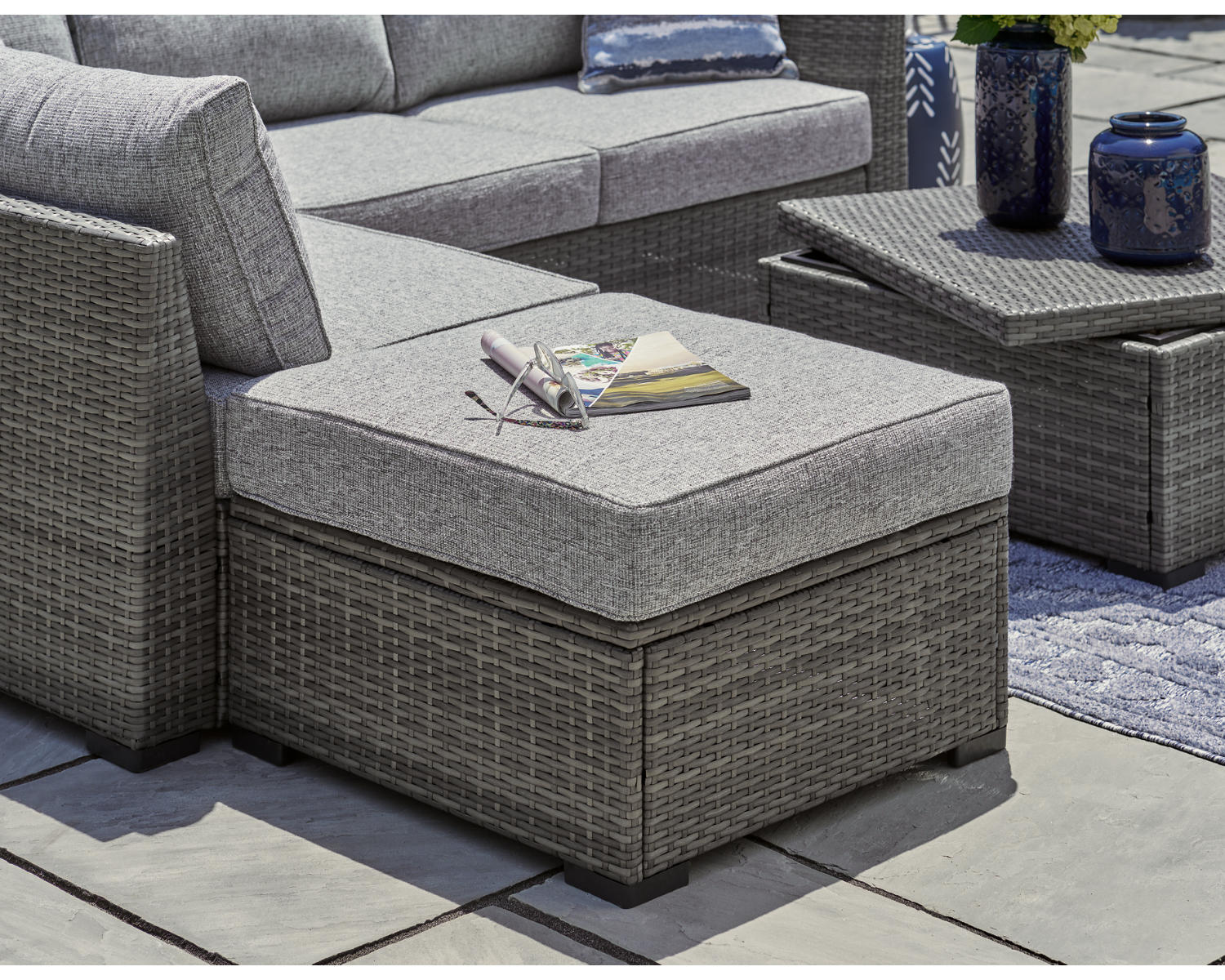 Petal Road Outdoor Loveseat Sectional/Ottoman/Table Set (Set of 4)