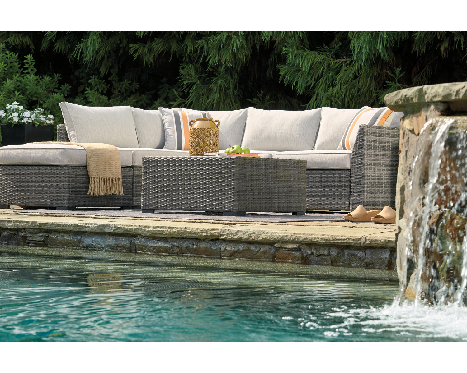 Cherry Point 4-piece Outdoor Sectional Set