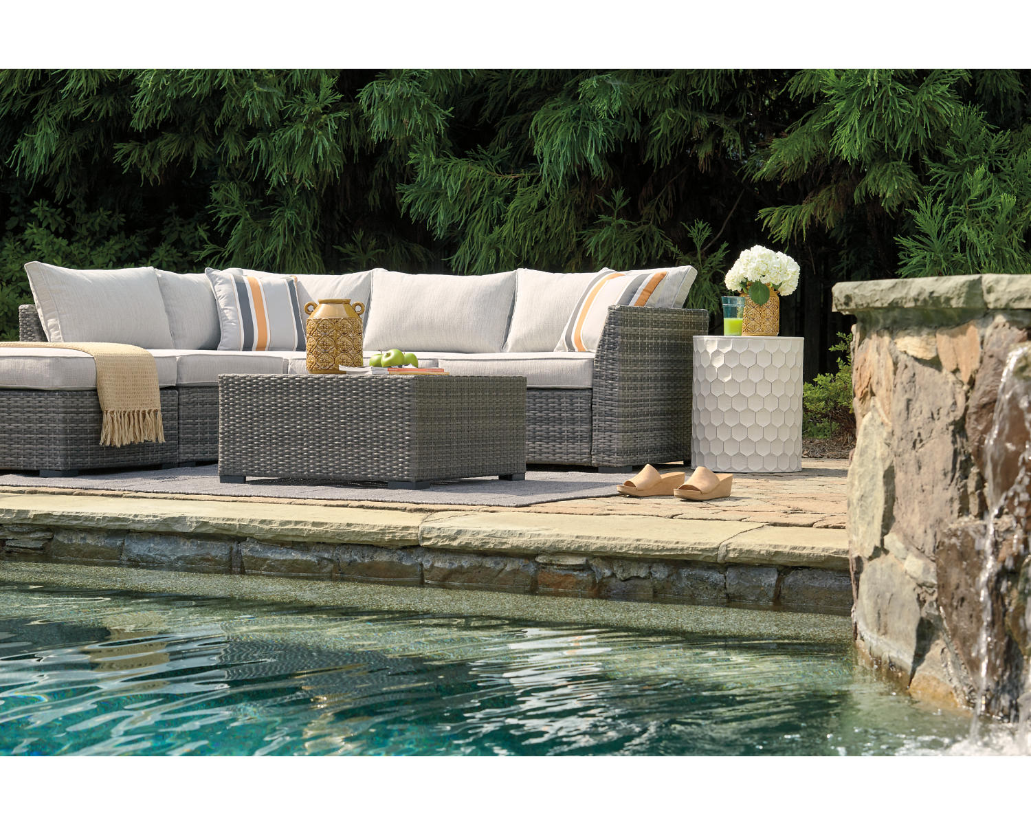 Cherry Point 4-piece Outdoor Sectional Set