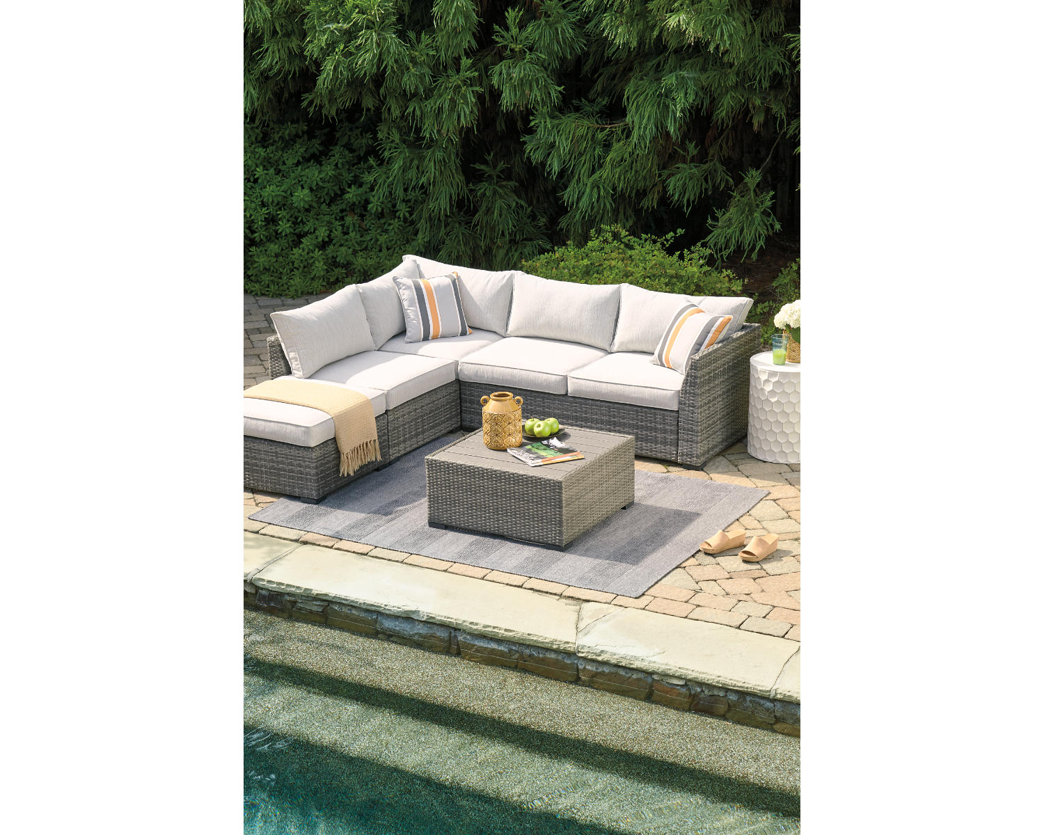 Cherry Point 4-piece Outdoor Sectional Set