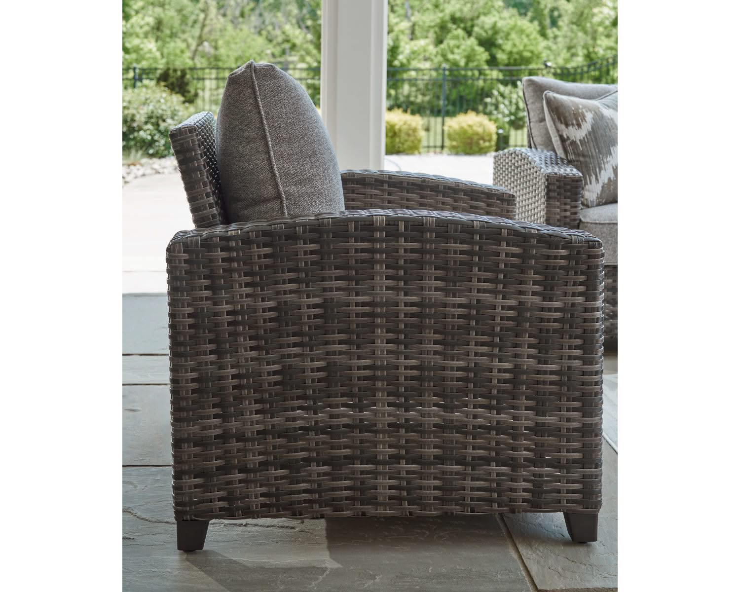 Oasis Court Outdoor Sofa/Chairs/Table Set (Set of 4)