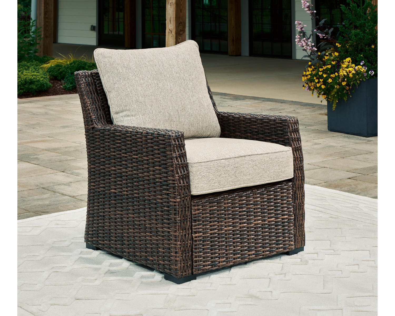 Brook Ranch Outdoor Lounge Chair with Cushion