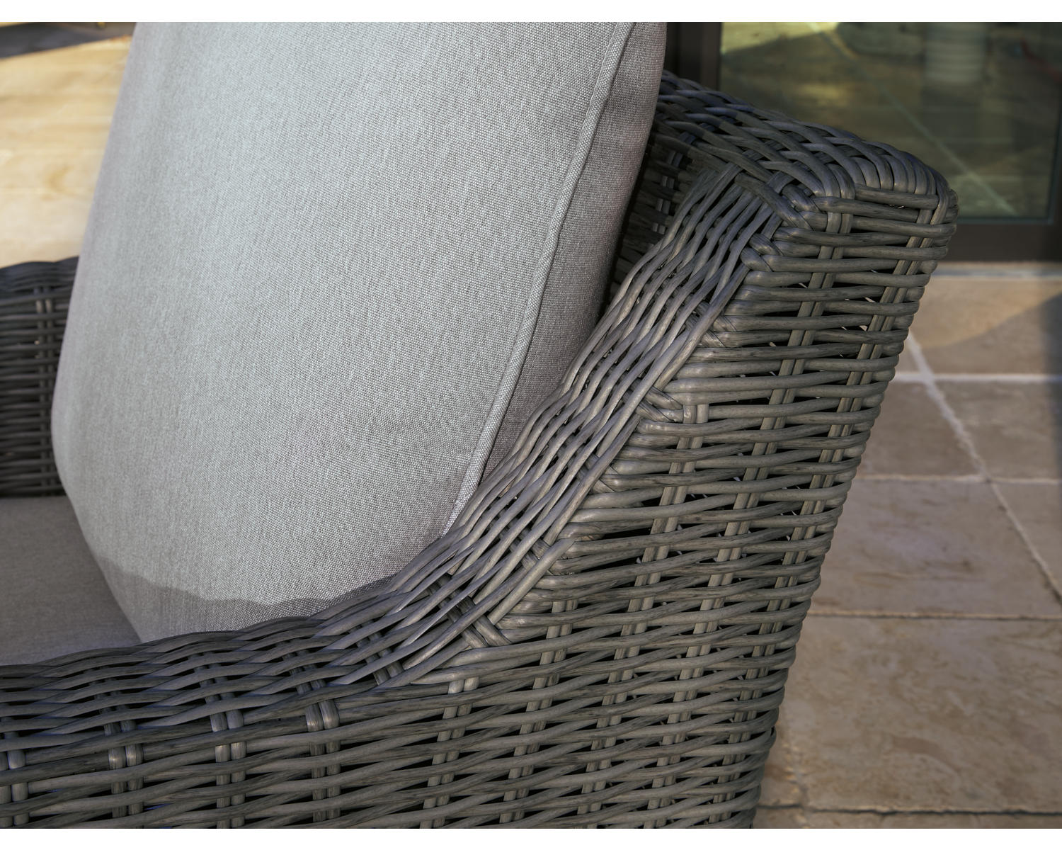 Elite Park Outdoor Swivel Lounge with Cushion