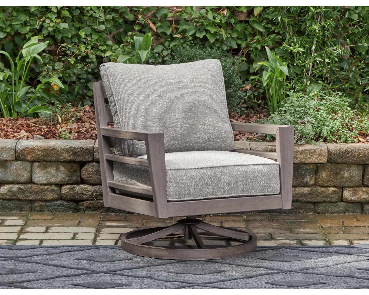 Hillside Barn Outdoor Swivel Lounge with Cushion