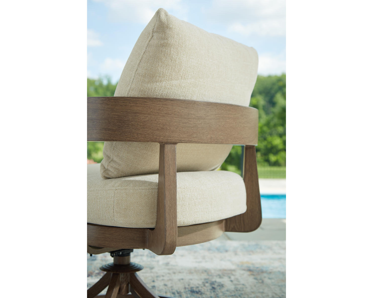 Serene Bay Outdoor Swivel Dining Chair with Cushion (Set of 2)