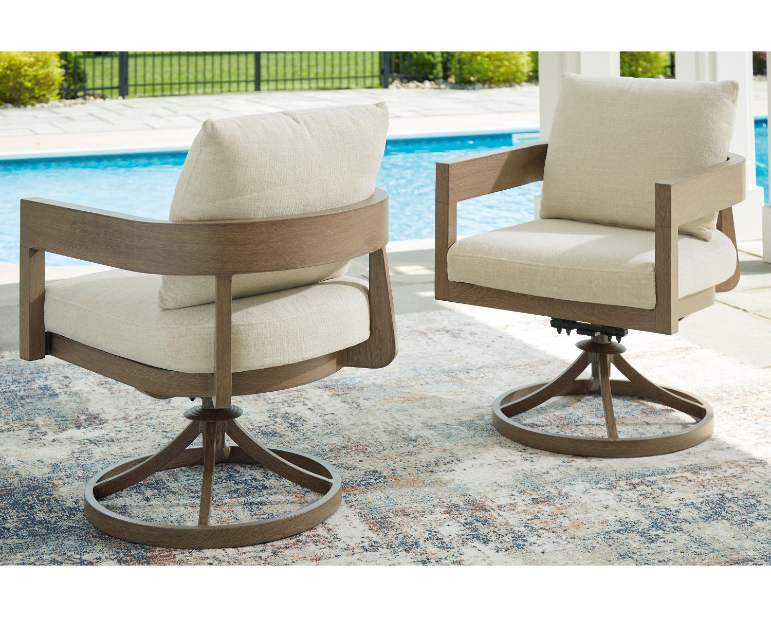 Serene Bay Outdoor Swivel Dining Chair with Cushion (Set of 2)
