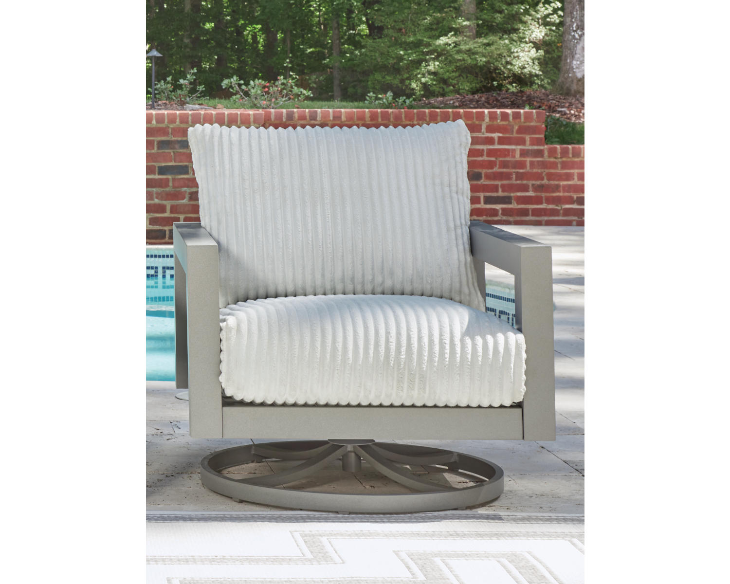 Moonlight View Outdoor Swivel Chair with Cushion