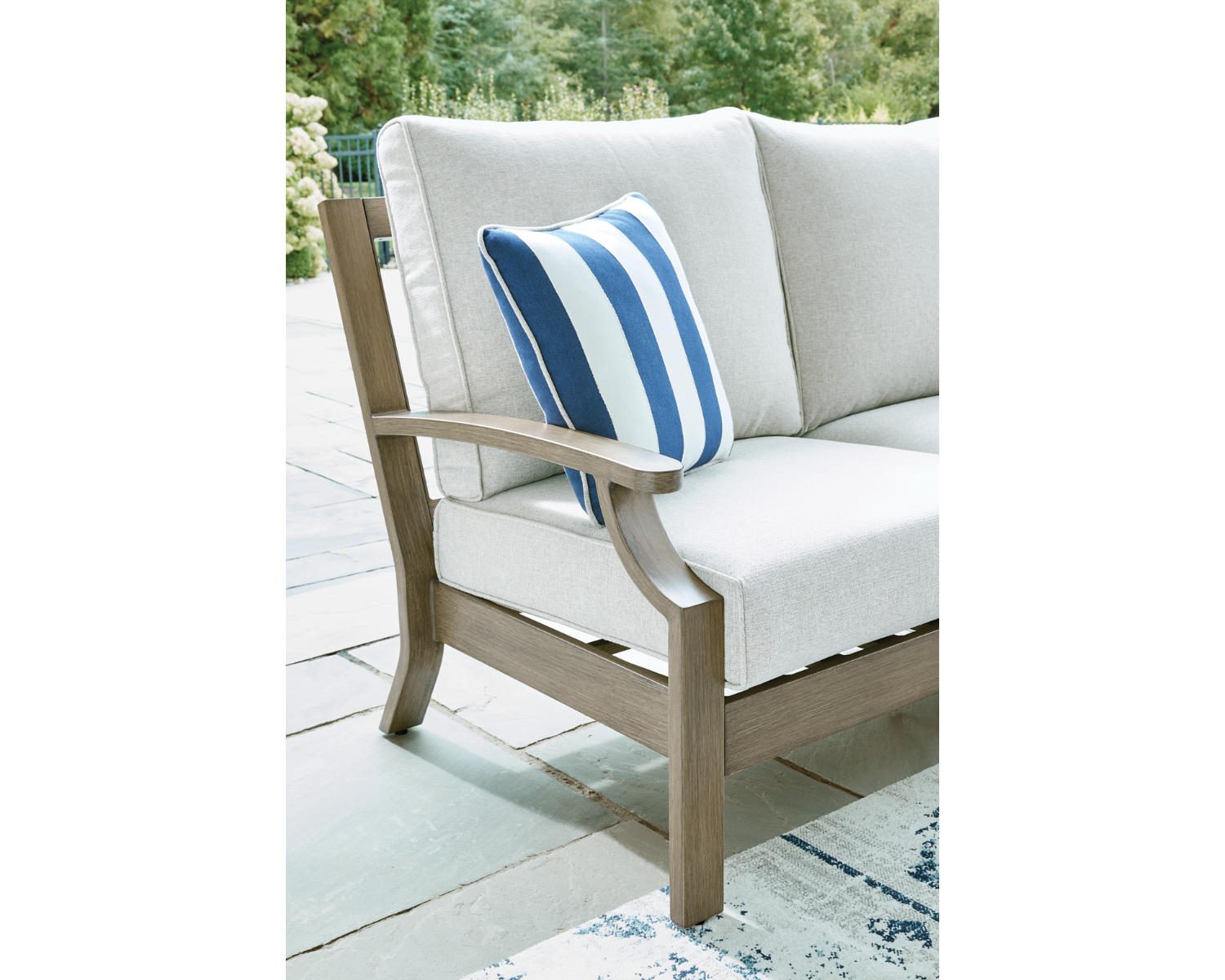 Rainier Ranch Outdoor Loveseat with Cushion