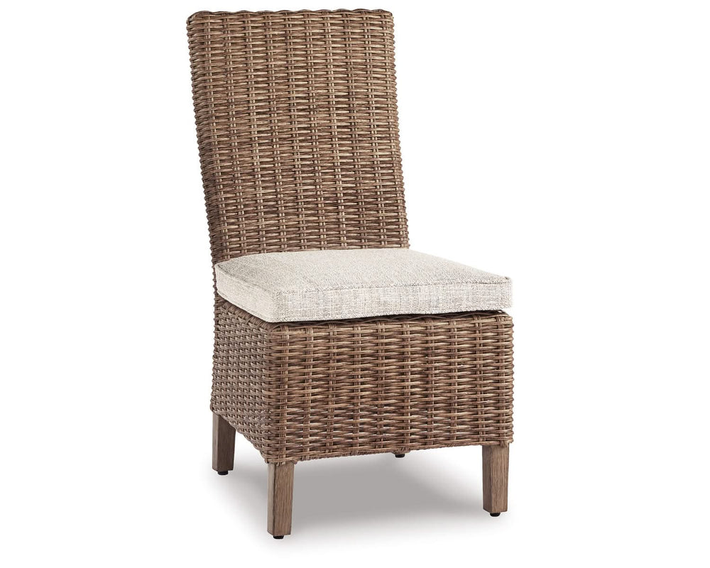 Mesa de comedor para exterior Beachcroft con 4 sillas y banco 