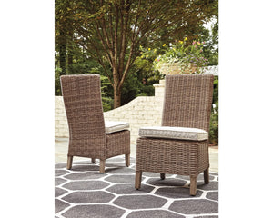 Mesa de comedor de exterior Beachcroft con 2 sillas y 2 bancos 