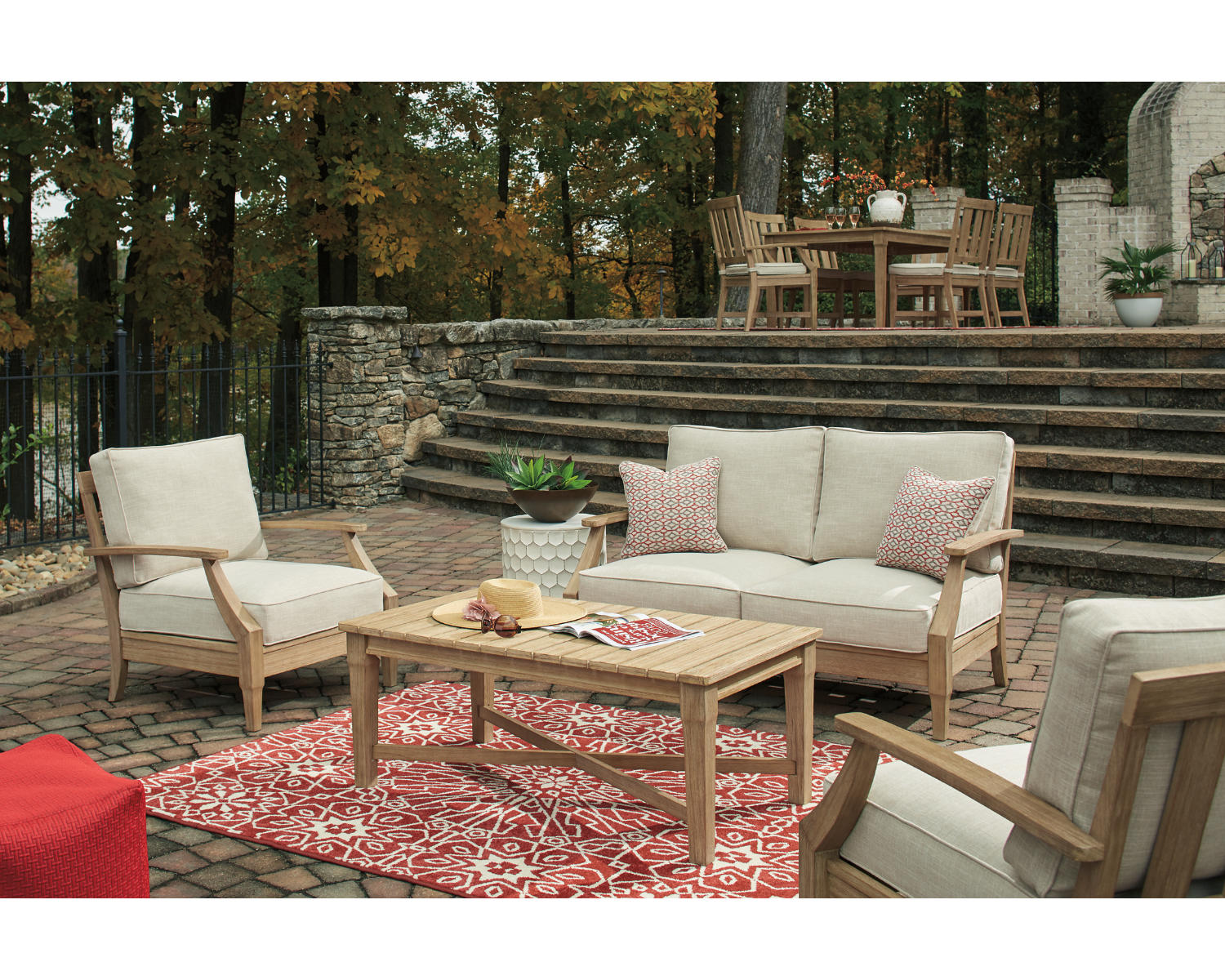 Clare View Loveseat with Cushion