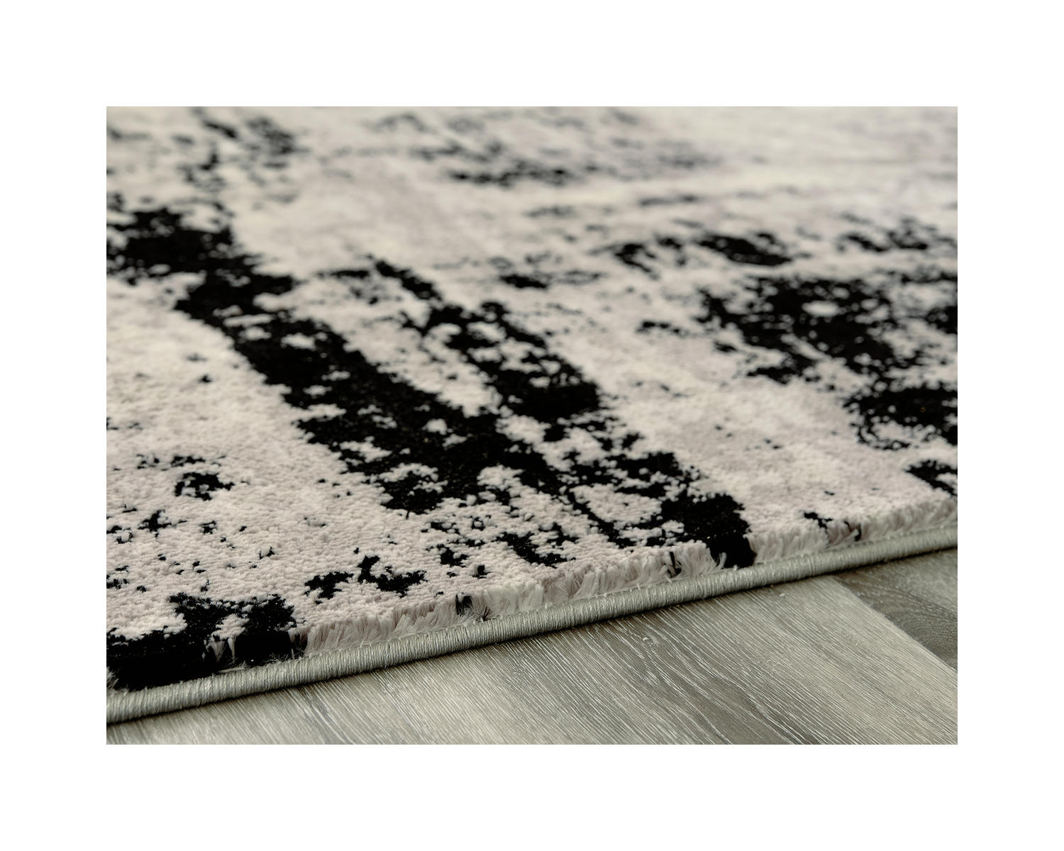 Zekeman 5'3" x 7'7" Rug