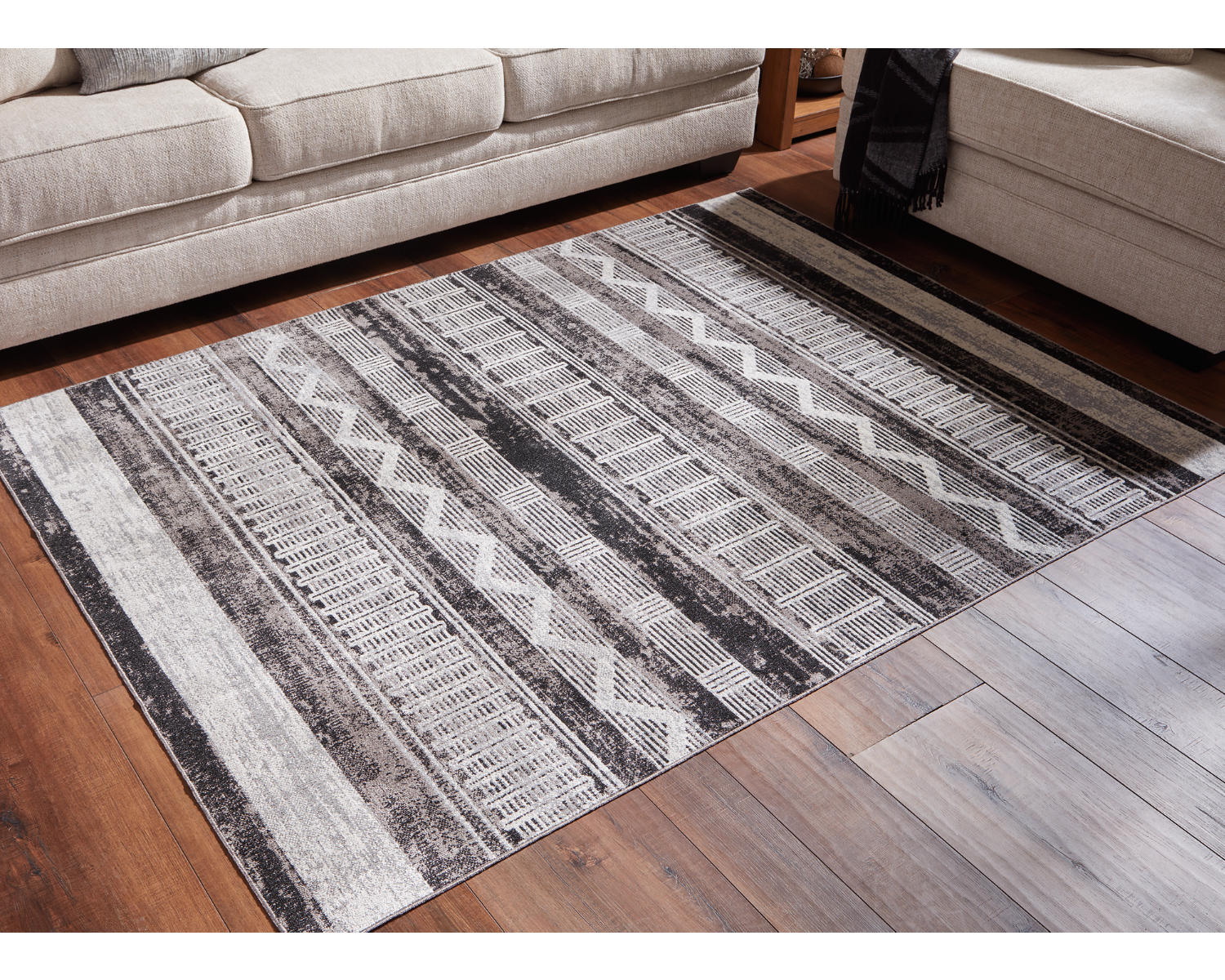 Henchester 5' x 7' Washable Rug