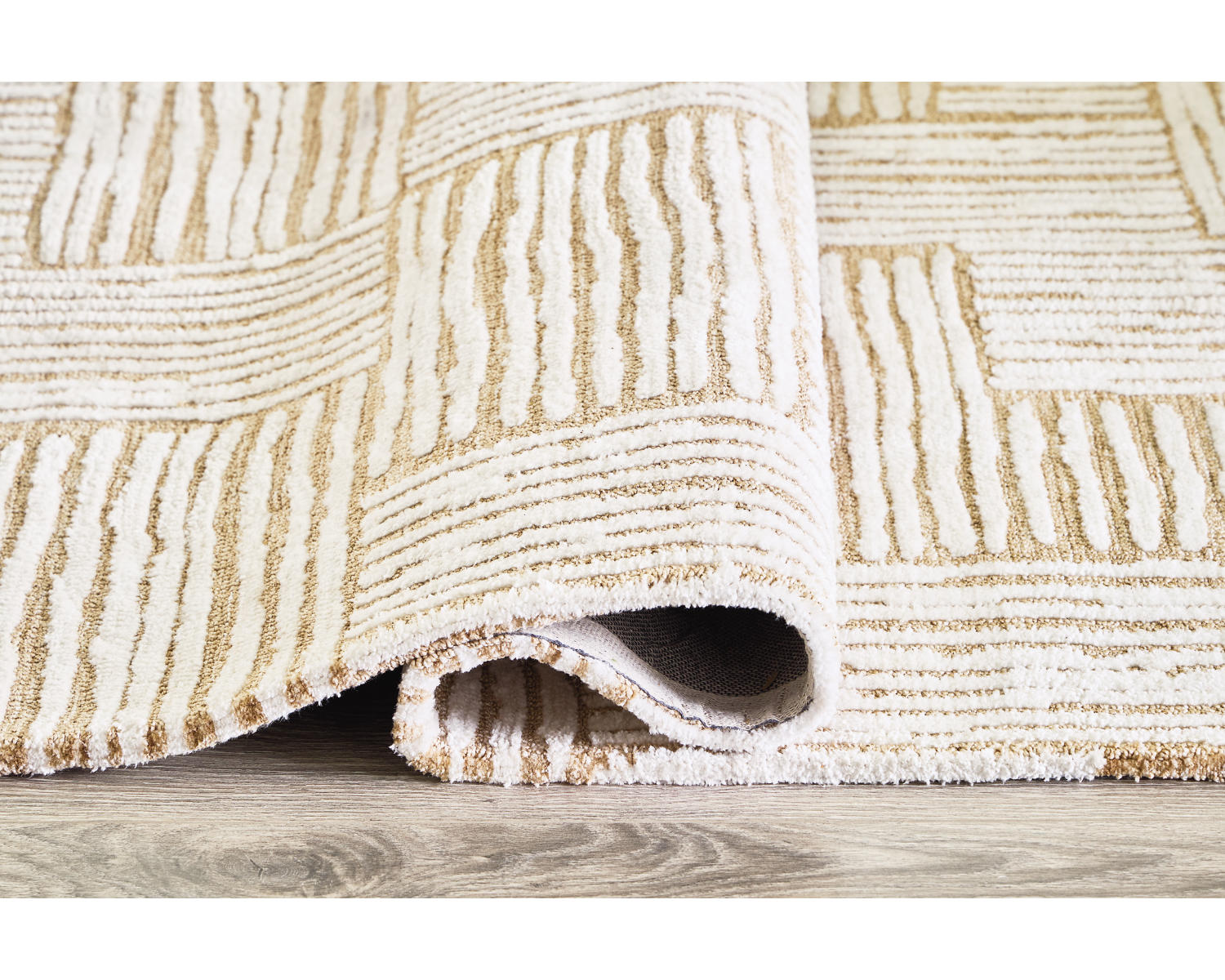 Adanmund 5' x 7' Rug