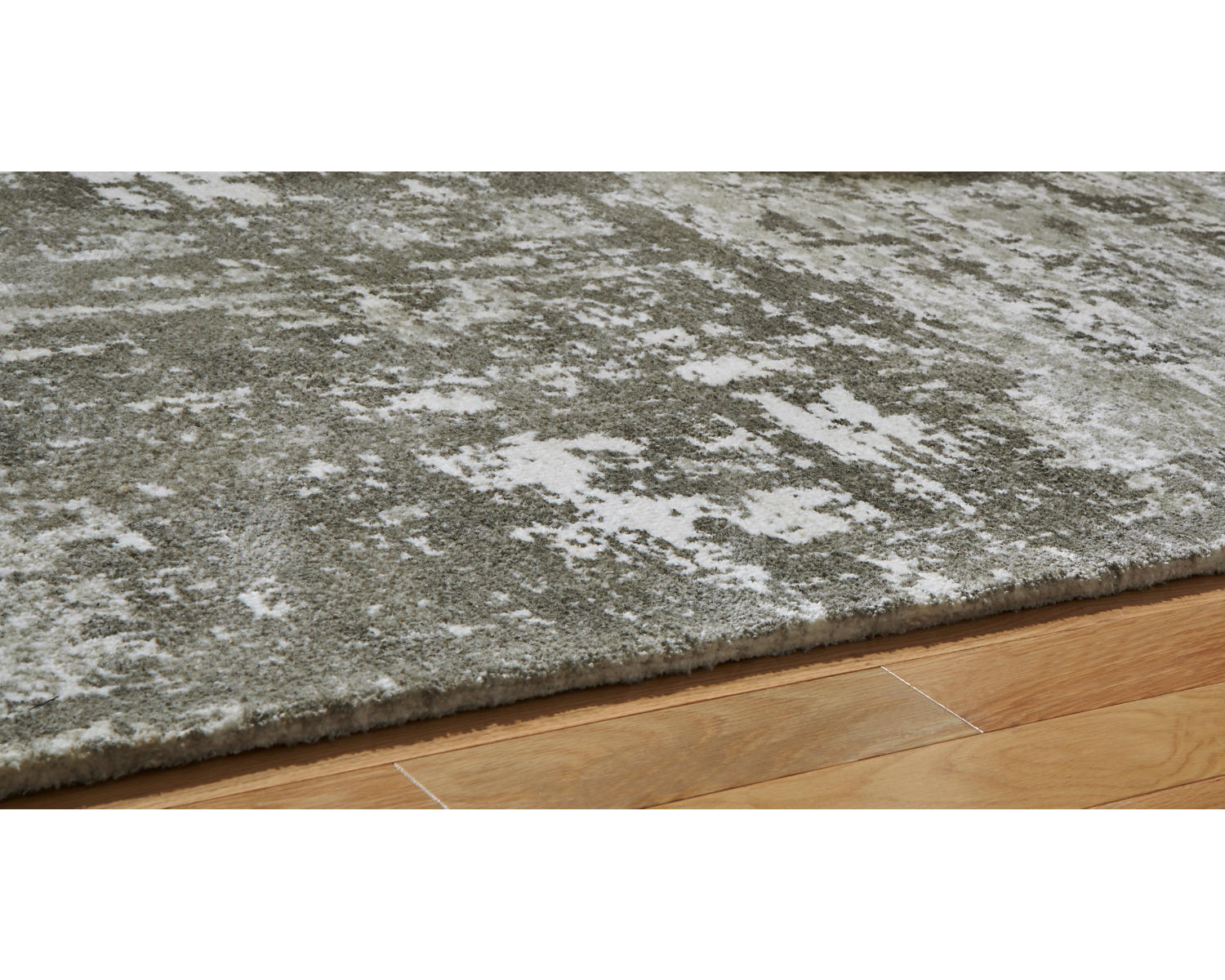 Valmontic 8' x 10' Rug