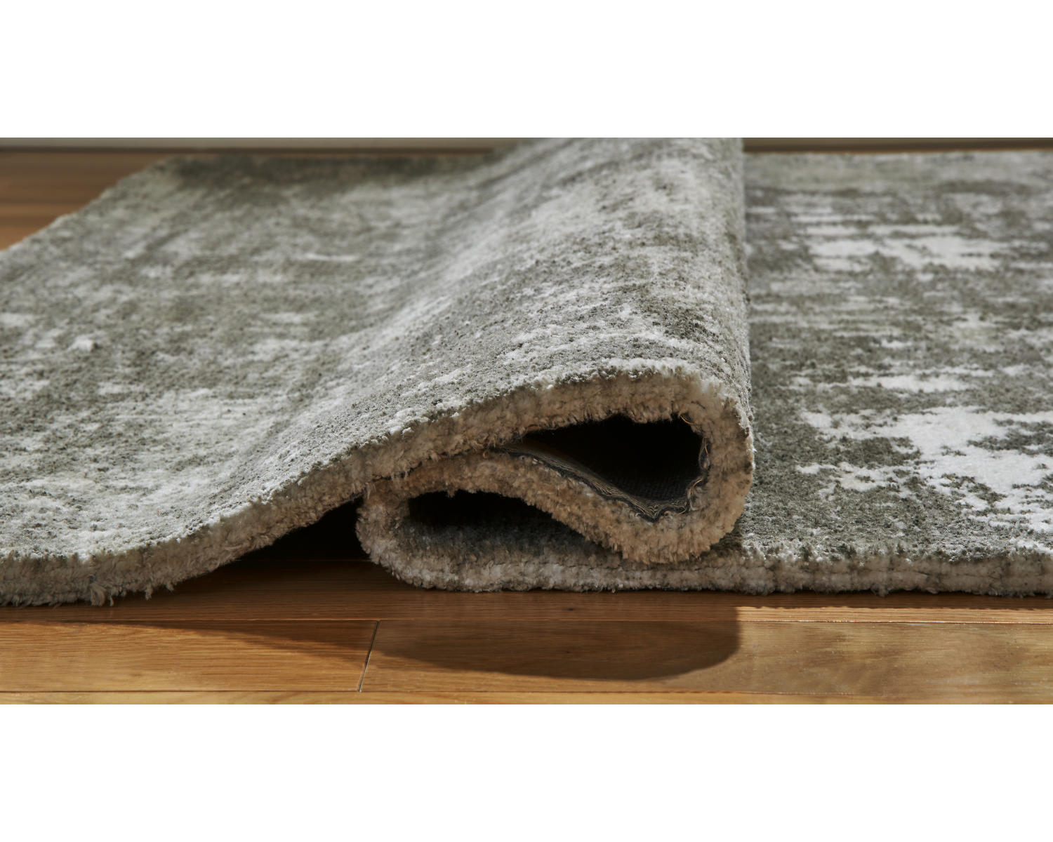 Valmontic 8' x 10' Rug