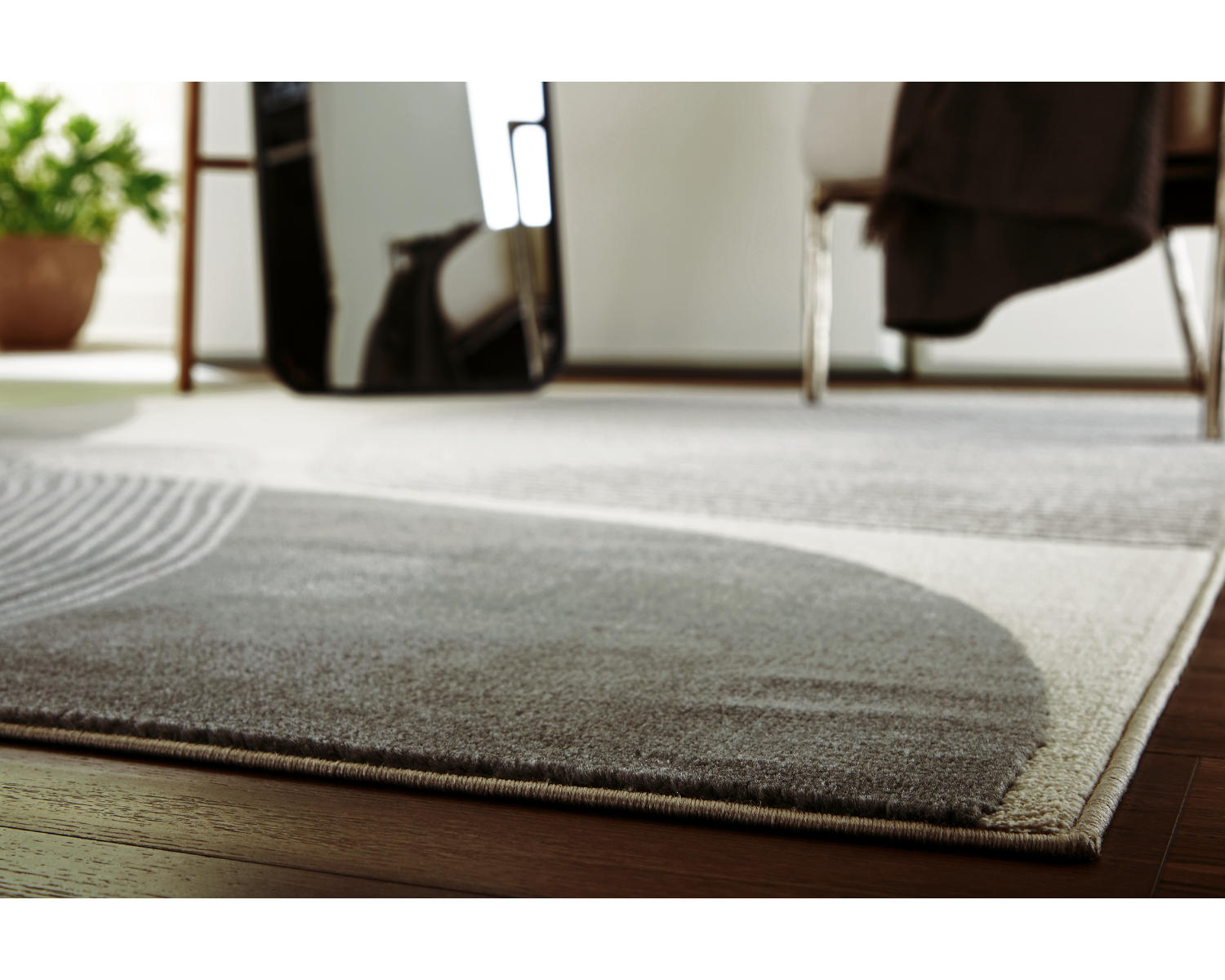 Winderburg 5' x 7' Rug