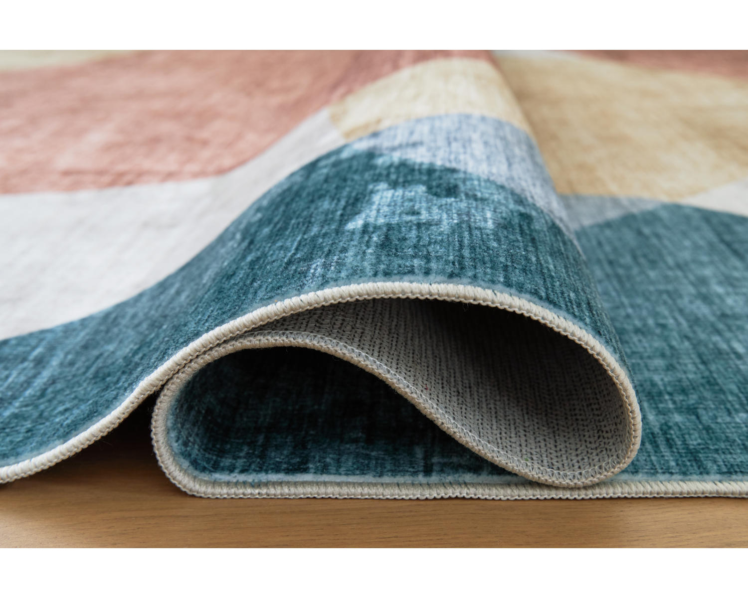 Chanleigh Washable 5' x 7' Area Rug