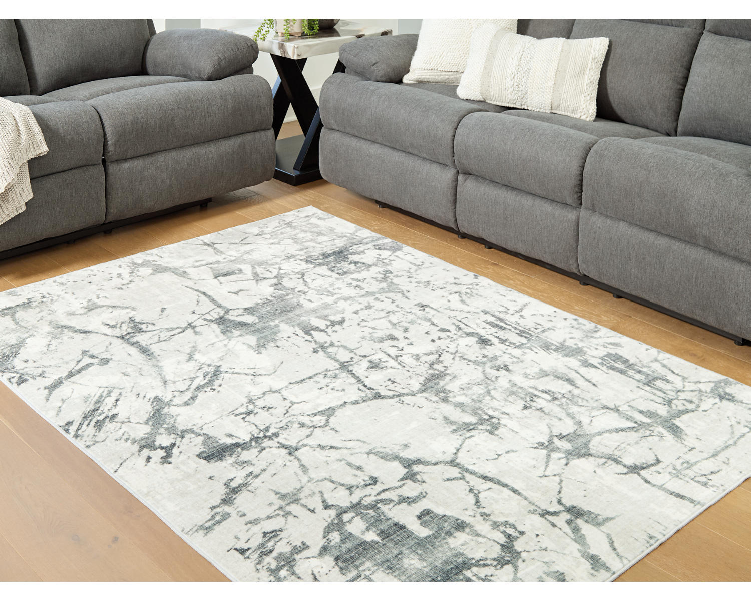 Tobinbury Washable 5' x 7' Area Rug