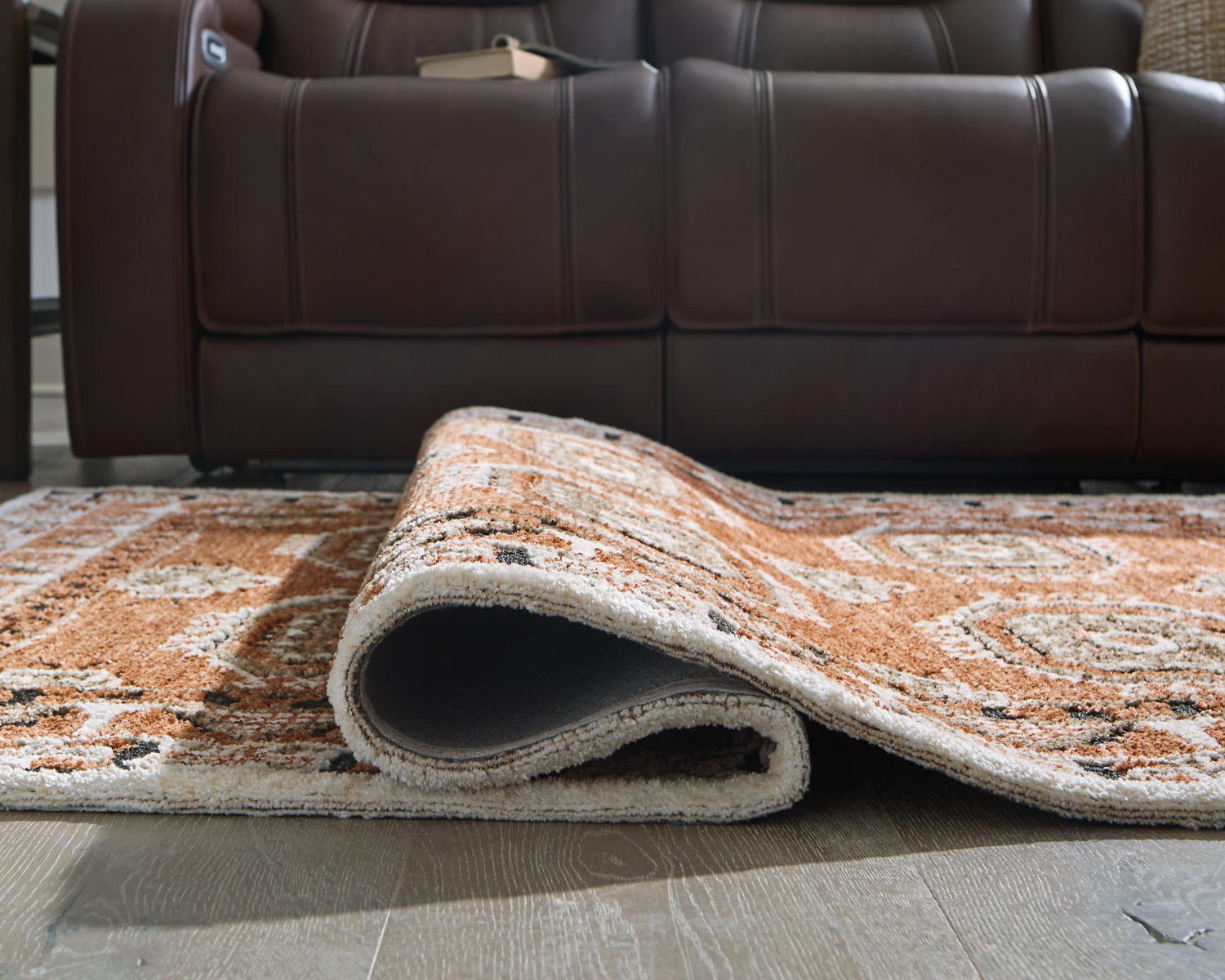 Qaabiz 5' x 7' Area Rug