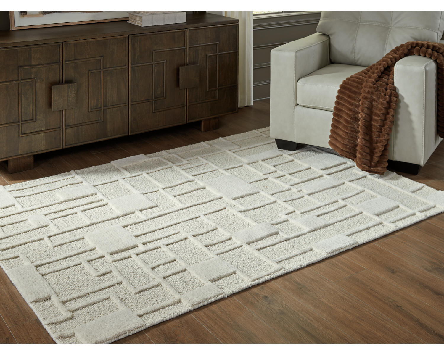 Empriss 5' x 7' Area Rug