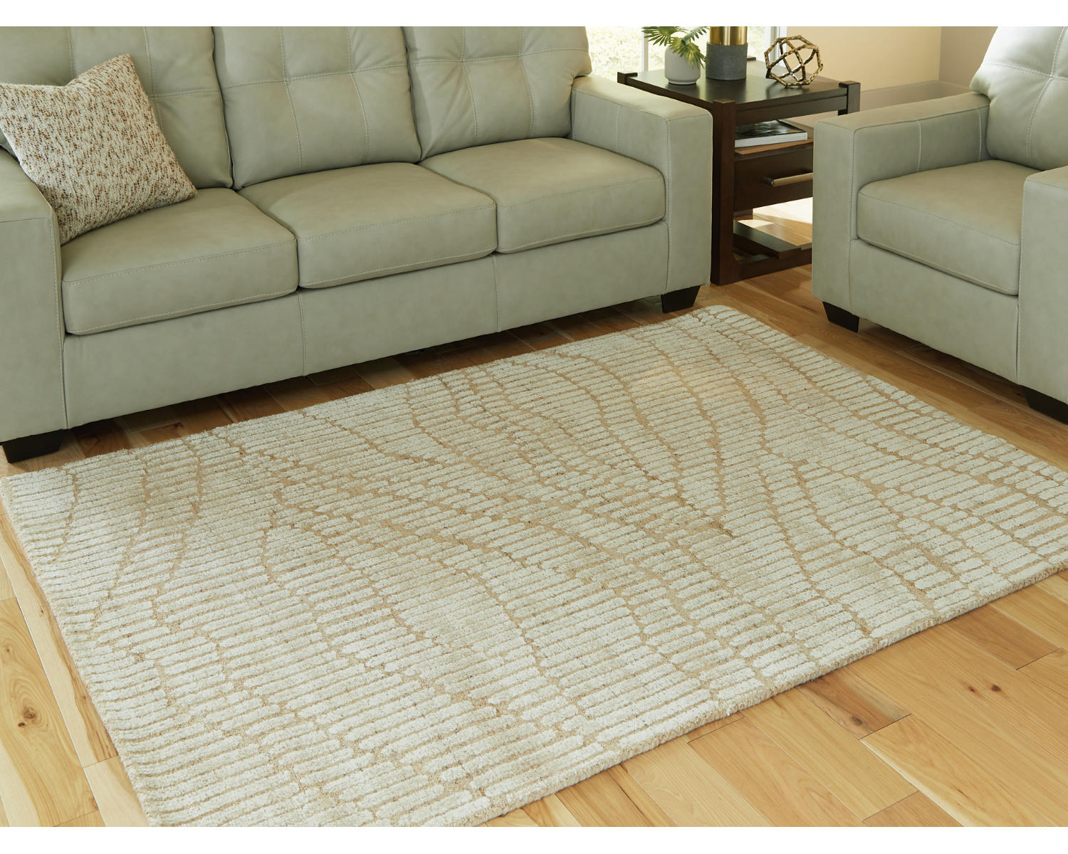Jaseena 5' x 7' Area Rug