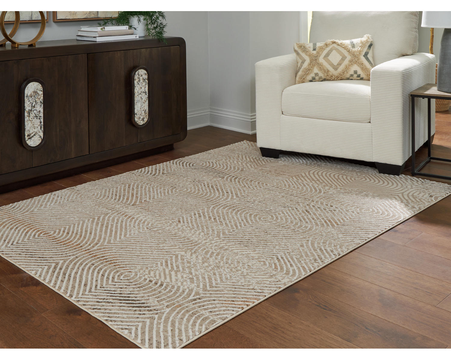 Bachus 5'3" x 7' Area Rug