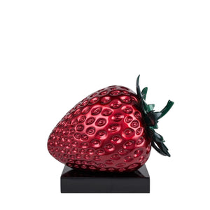 Escultura de fresa madura // Rojo medio