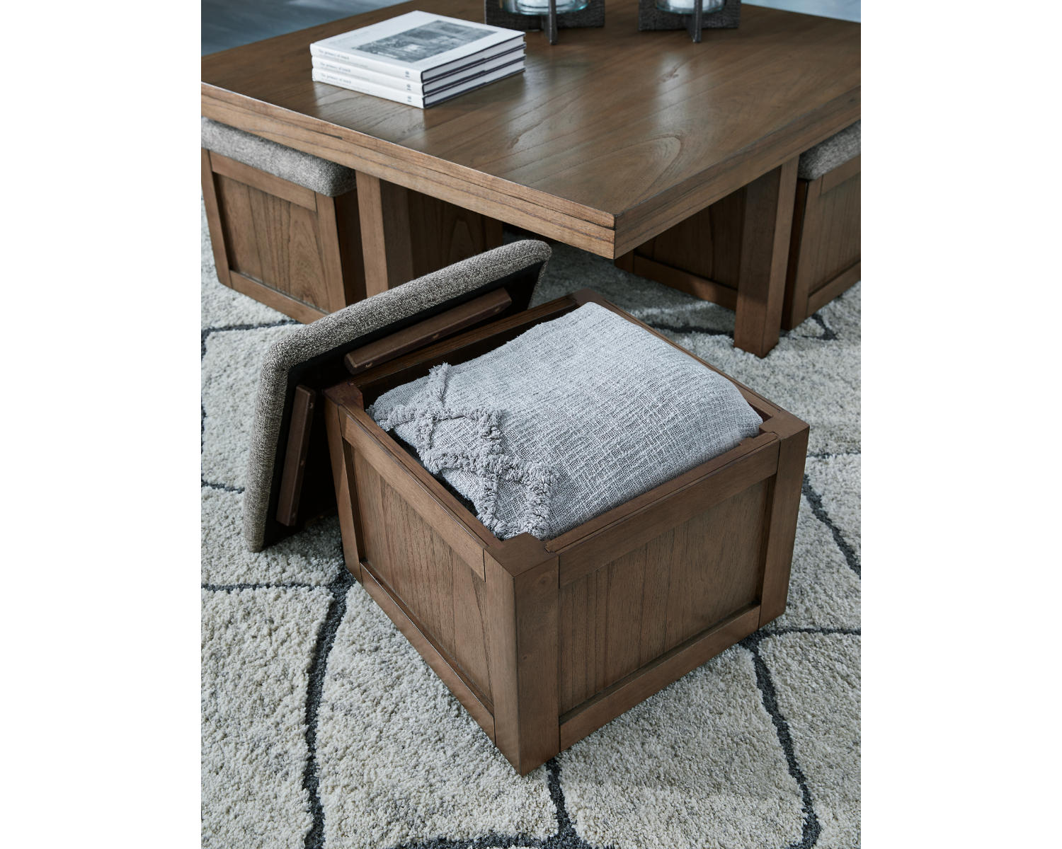 Boardernest Coffee Table with 4 Stools