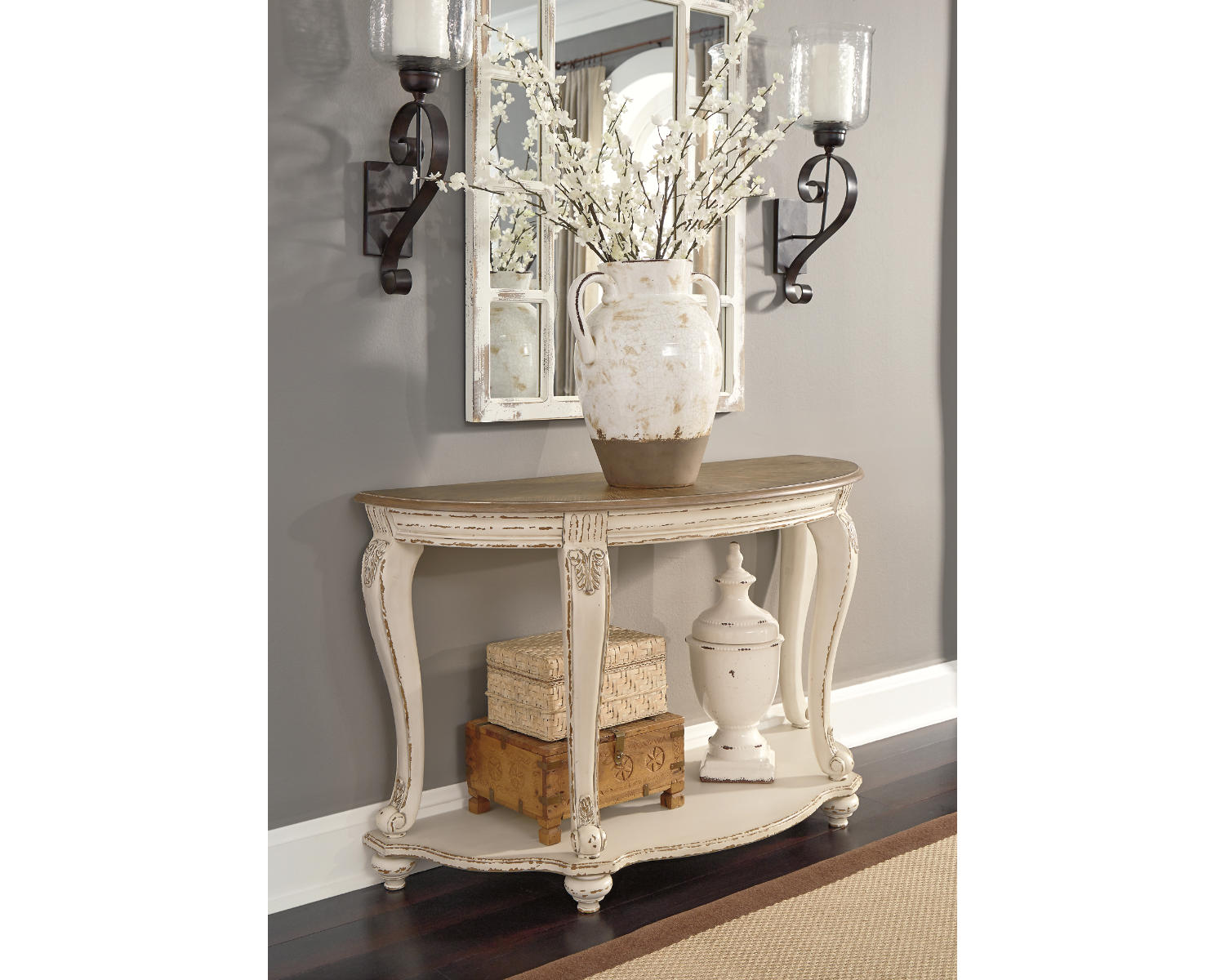 Realyn Sofa Table