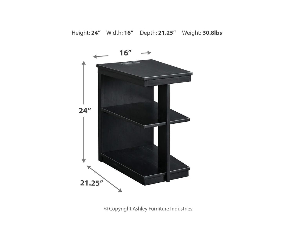 Mesa de centro Winbardi y dos mesas auxiliares junto a la silla