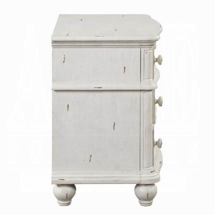 Jaqueline Nightstand