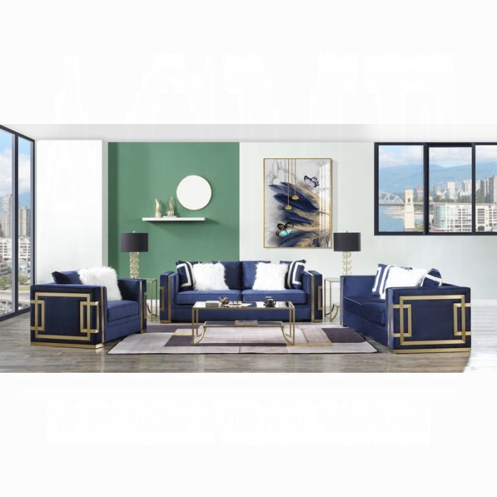 Virrux Loveseat W/4 Pillows