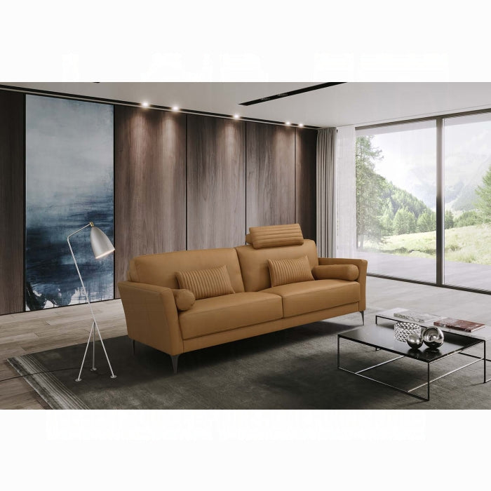 Tussio Sofa W/5 Pillows